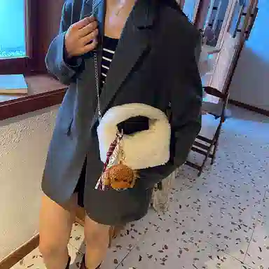 爱尔绅特 时尚百搭 羊羔毛 斜挎包 女款 多色