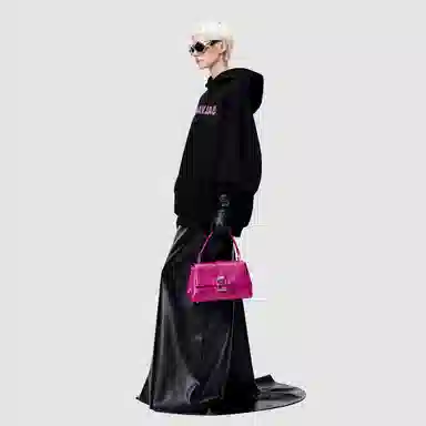 THE SALVAGES FASHION CLUB