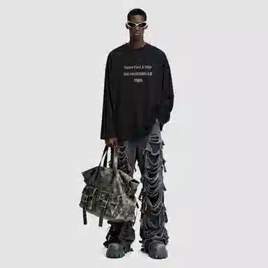 THE SALVAGES FASHION CLUB T