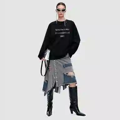 THE SALVAGES FASHION CLUB T