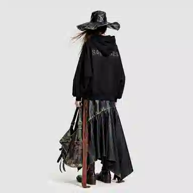 THE SALVAGES FASHION CLUB LOGO