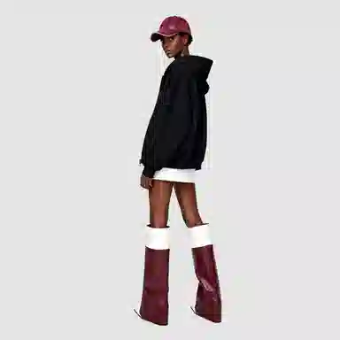 THE SALVAGES FASHION CLUB