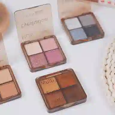 丽洁悠 四色眼影盘清冷舞台妆 亮泽修饰轮廓提亮肤色