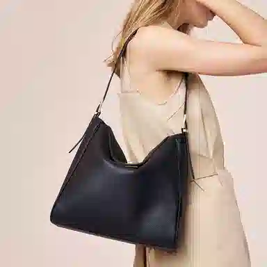 ELLE HOBO