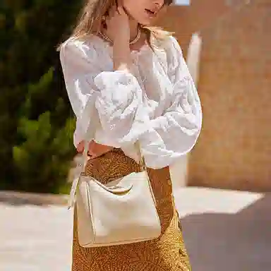 ELLE HOBO