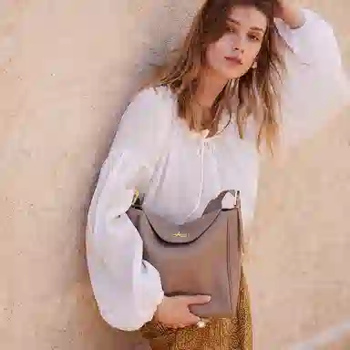 ELLE HOBO