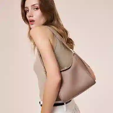 ELLE HOBO