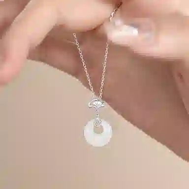 中国珠宝 三生有杏 幸运平安扣 新中式国潮轻奢优雅气质高级感锁骨链 玉髓 玉石项链 女款