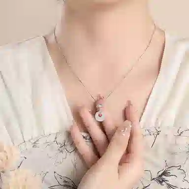 中国珠宝 三生有杏 幸运平安扣 新中式国潮轻奢优雅气质高级感锁骨链 玉髓 玉石项链 女款