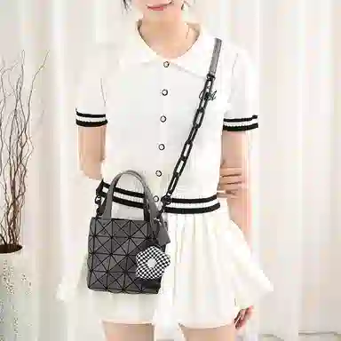 兰宝梵 适用 三宅一生 迷你托特包 亚克力皮链肩带改造 花朵挂件包带 牛皮 包周边 男女同款情侣款 黑色