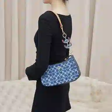 Disney coachLaurel31