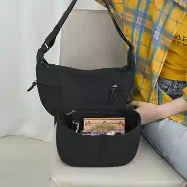 lululemon Slouchy Sling 6L