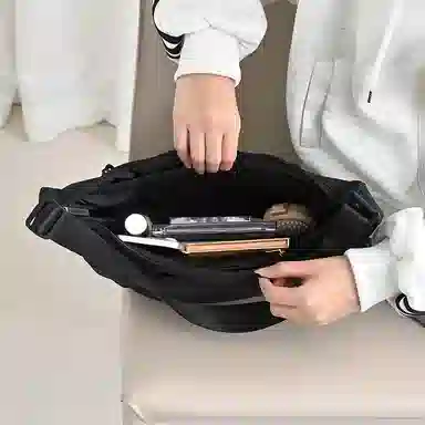 lululemon Slouchy Sling 6L