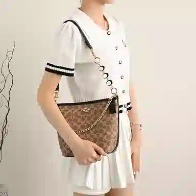 COACH City17