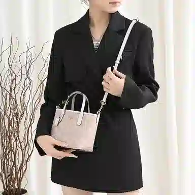COACH city15 Totemini