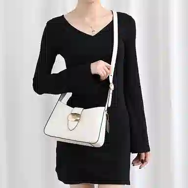 COACH Eliza Shoulder bag25