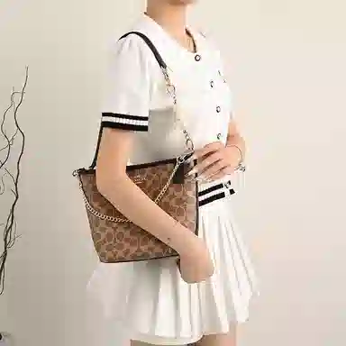 COACH City17