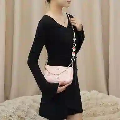 Disney COACH Nolita 19