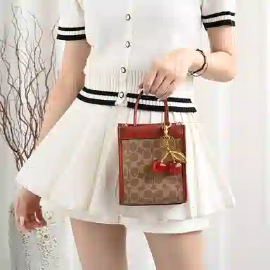 兰宝梵 包包挂件 钥匙扣挂件 樱桃挂饰 时尚可爱百搭包包钥匙圈配件 合金 包周边 女款 红色