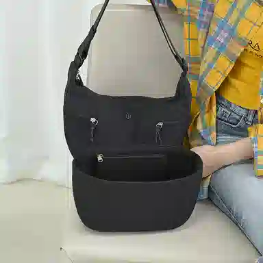 lululemon Slouchy Sling 6L