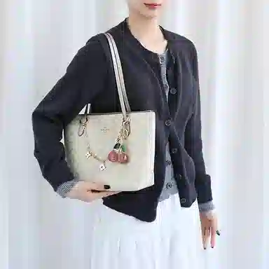 Zip Top Tote 24Tote
