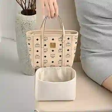 MCMTote