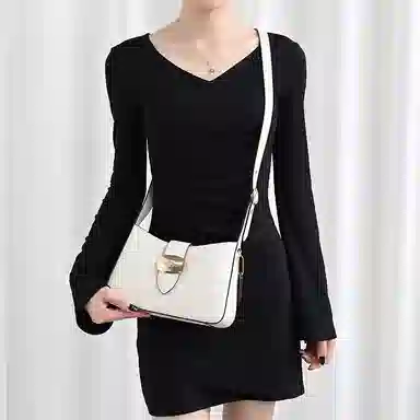 COACH Eliza Shoulder bag25