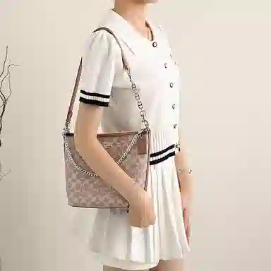 COACH City17
