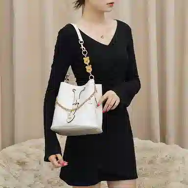 Disney COACH Rowan 22 diy