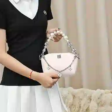 兰宝梵 适用纪梵希 裸色化妆包 便携收纳 个性包肩带手提链 超纤 金属 包周边改造 女款 粉色