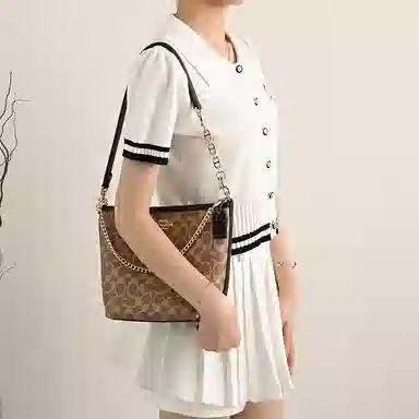 COACH City17