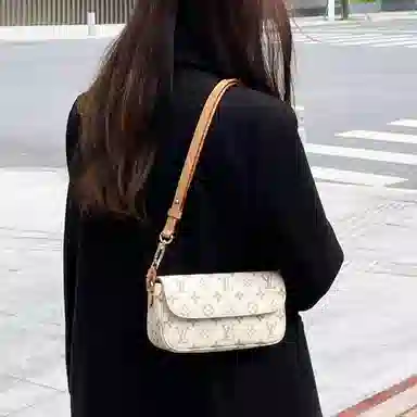 LV wallet on chain ivy