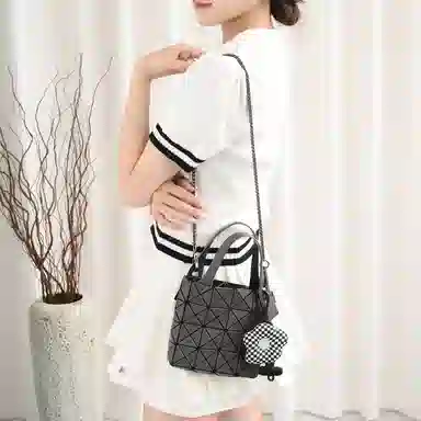 兰宝梵 适用 三宅一生 迷你托特包 亚克力皮链肩带改造 花朵挂件包带 牛皮 包周边 男女同款情侣款 黑色