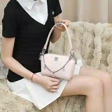 兰宝梵 适用纪梵希 裸色化妆包 便携收纳 个性包肩带手提链 超纤 金属 包周边改造 女款 粉色