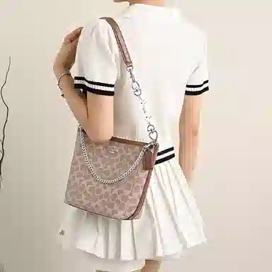 COACH City17