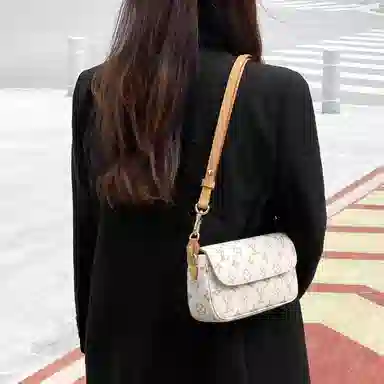 LV wallet on chain ivy