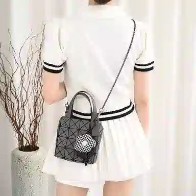 兰宝梵 适用 三宅一生 迷你托特包 亚克力皮链肩带改造 花朵挂件包带 牛皮 包周边 男女同款情侣款 黑色