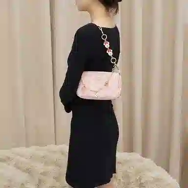 Disney COACH Nolita 19