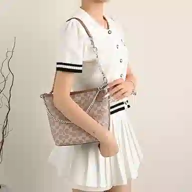 COACH City17