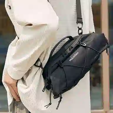 木林森 时尚简约条纹小众设计通勤机能防泼水轻便百搭多功能 涤纶 手提单肩斜挎包 男女同款情侣款 黑色