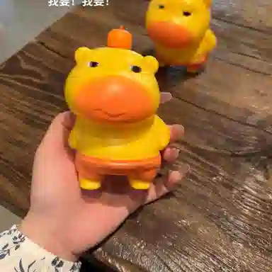 一点潮玩 水豚噜噜小水枪 萌趣手动按压式夏季打水仗手持 玩具