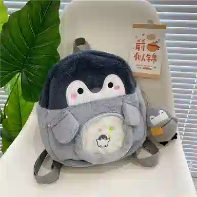 一点潮玩 小企鹅毛绒双肩包 配随机公仔挂件休闲小书包 玩偶周边
