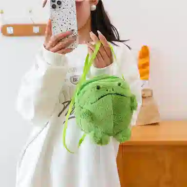 一点潮玩 丑萌青蛙斜挎包 绿色可爱 玩偶周边