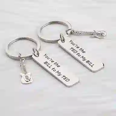 一点潮玩 不锈钢吉他 创意挂牌 小众钥匙链包包钥匙扣 谷圈挂件