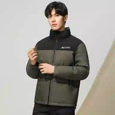 鸭鸭 时尚韩版字母拼色满印短款立领户外休闲防寒面包羽绒服 男款