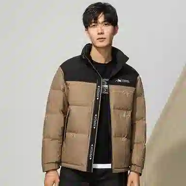 鸭鸭 时尚韩版字母拼色满印短款立领户外休闲防寒面包羽绒服 男款