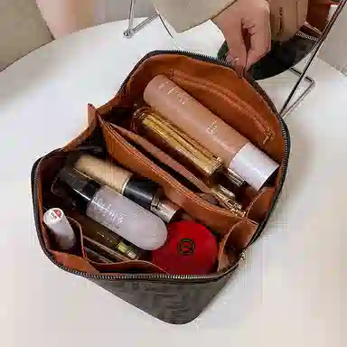 馨枕居 手提高级感字母印花化妆包