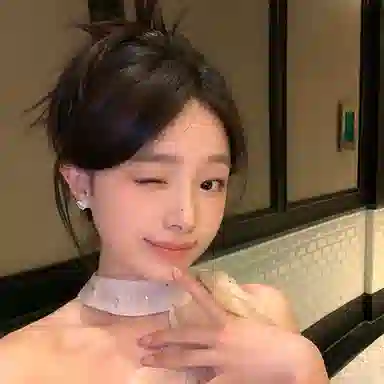 芒果饰品 轻奢高级感独特设计冰透蓝爱心 锆石 铜 耳钉 女款