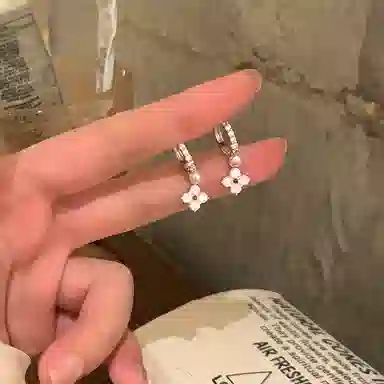 芒果饰品 韩系爆闪满钻四叶花精致 铜 耳环 女款