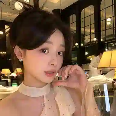 芒果饰品 轻奢高级感独特设计冰透蓝爱心 锆石 铜 耳钉 女款